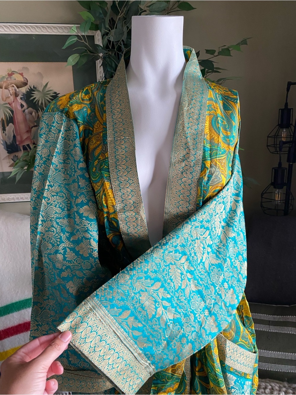 India Silk Handmade Robe - Picture 4 of 10